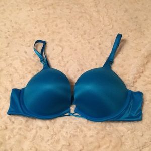 Victoria’s Secret Bombshell Plunge